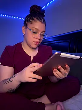 QueenNuttCollector online show from 20, 12, 2025