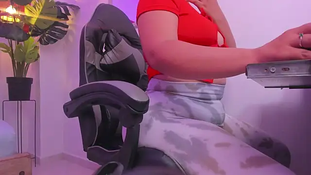 izaro22 online show from 28, 10, 2025