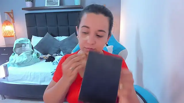 izaro22 online show from 26, 9, 2025