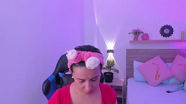 izaro22 online show from 6, 10, 2025