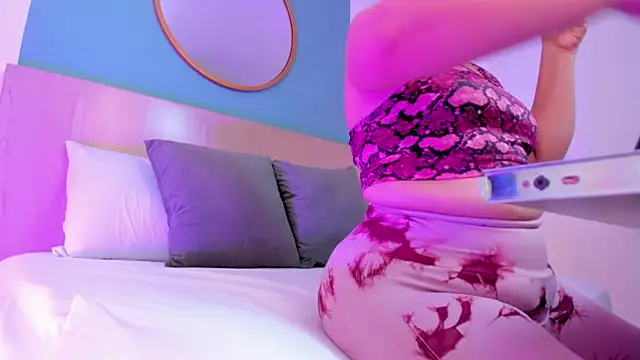 izaro22 online show from 8, 11, 2025