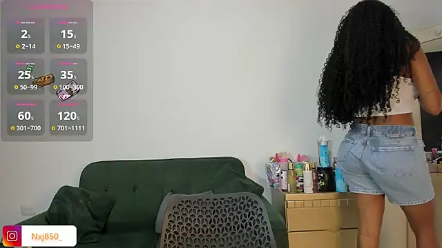 Snapshot of HOTBLACKANDWHITE2 chatting on 10, 9, 2025 HOTBLACKANDWHITE2 online show from 10, 9, 2025