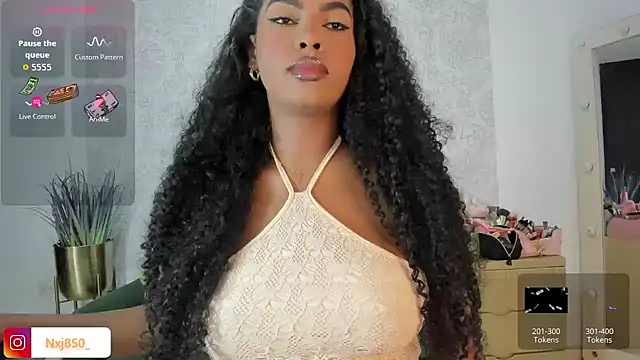 Snapshot of HOTBLACKANDWHITE2 chatting on 18, 10, 2025 HOTBLACKANDWHITE2 online show from 18, 10, 2025