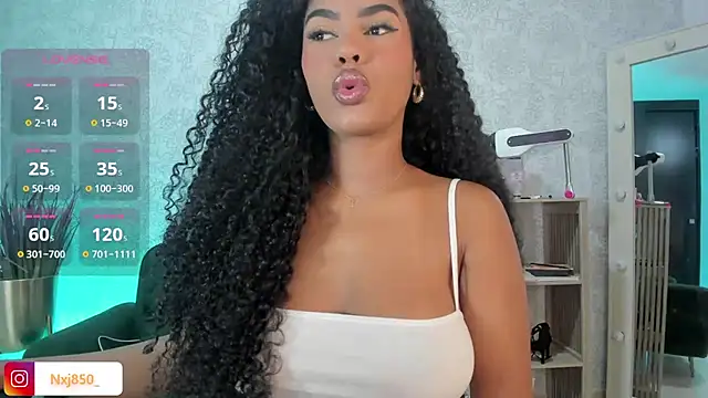 Snapshot of HOTBLACKANDWHITE2 chatting on 3, 11, 2025 HOTBLACKANDWHITE2 online show from 3, 11, 2025