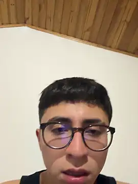 CamiRojas boy online show from 6, 10, 2025