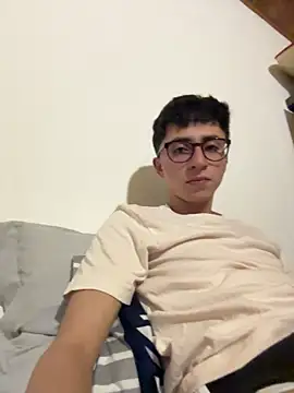 CamiRojas boy online show from 15, 12, 2025