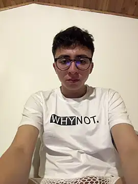 CamiRojas boy online show from 10, 5, 2026