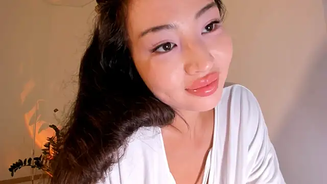 Snapshot of kawaii_mia chatting on 1, 10, 2025 kawaii mia online show from 1, 10, 2025