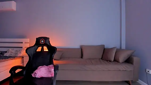 Snapshot of kawaii_mia chatting on 10, 3, 2025 kawaii mia online show from 10, 3, 2025