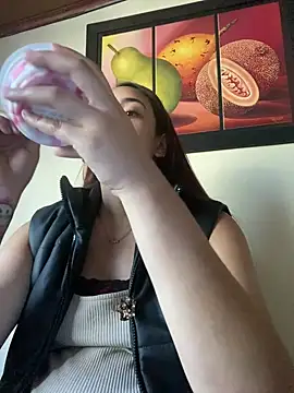 Vaiolet a online show from 22, 1, 2025