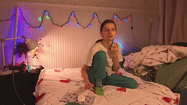 Snapshot of Frank_Fraer chatting on 2, 12, 2025 Frank Fraer online show from 2, 12, 2025