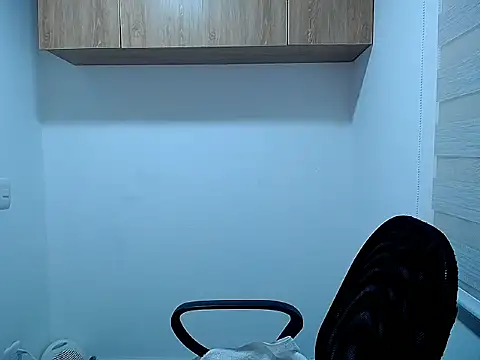 Danna Ross  online show from 11, 11, 2025