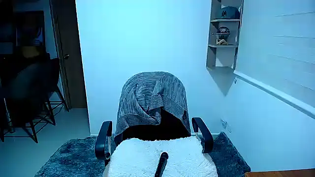 Danna Ross  online show from 10, 9, 2025