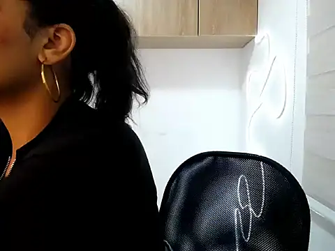 Danna Ross  online show from 3, 12, 2025