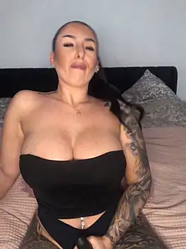 Mia-Bremer online show from 17, 12, 2025