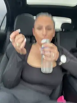 Mia-Bremer online show from 26, 2, 2025