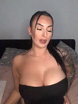 Mia-Bremer online show from 8, 11, 2025