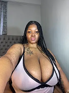 Snapshot of Yung-Missy chatting on 2, 3, 2025 Yung-Missy online show from 2, 3, 2025