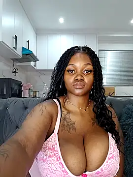 Snapshot of Yung-Missy chatting on 8, 1, 2026 Yung-Missy online show from 8, 1, 2026