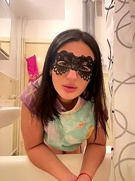 Snapshot of Sarahkhaalifa chatting on 1, 12, 2025 Sarahkhaalifa online show from 1, 12, 2025