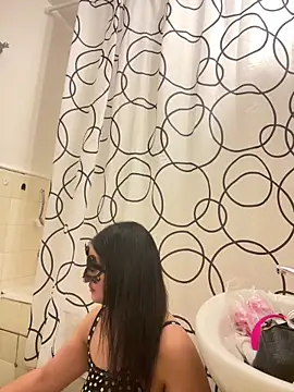 Snapshot of Sarahkhaalifa chatting on 9, 11, 2025 Sarahkhaalifa online show from 9, 11, 2025