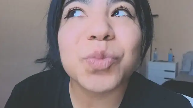 kimmiakiss22 online show from 20, 3, 2025