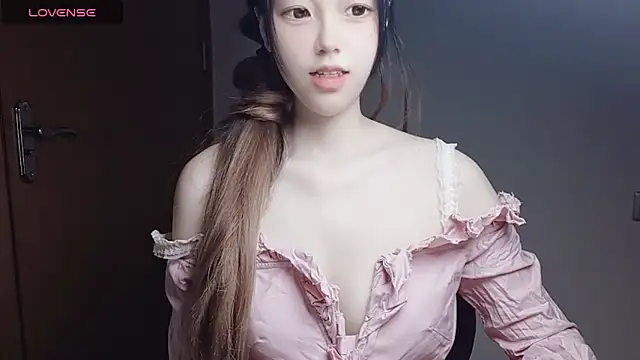 Snapshot of VaerySaenz chatting on 23, 11, 2025 VaerySaenz online show from 23, 11, 2025