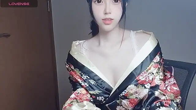 Snapshot of VaerySaenz chatting on 24, 11, 2025 VaerySaenz online show from 24, 11, 2025