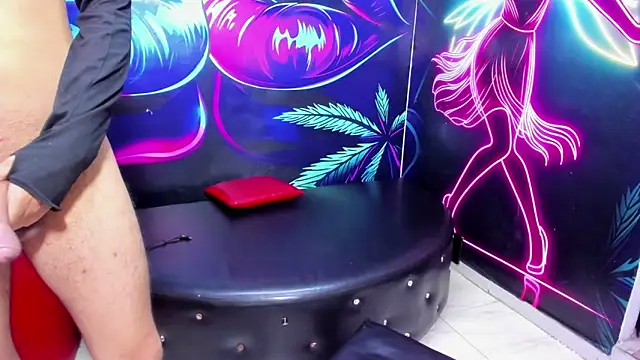 hot-threesome online show from 7, 6, 2026