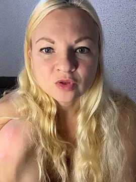 Snapshot of Julia_beauty chatting on 18, 10, 2025 Julia beauty online show from 18, 10, 2025