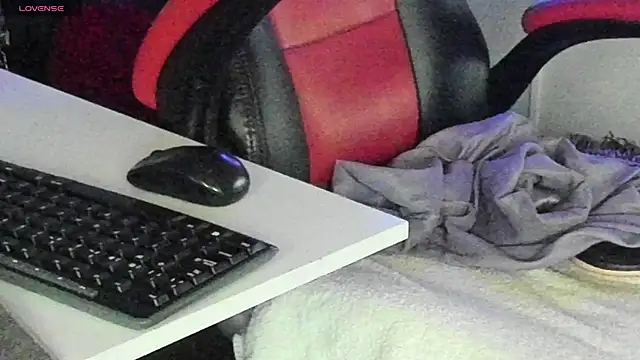 natasha logan  online show from 21, 10, 2025