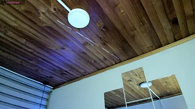 natasha logan  online show from 23, 9, 2025