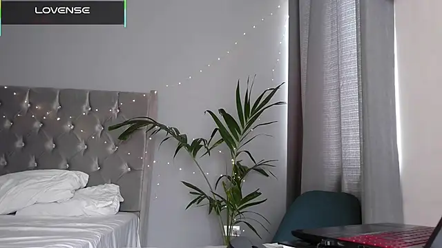 mini kunis online show from 5, 12, 2025