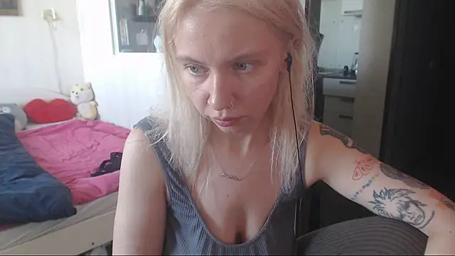 amanda kiss kiss online show from 8, 10, 2025