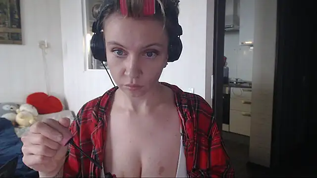 amanda kiss kiss online show from 8, 3, 2025