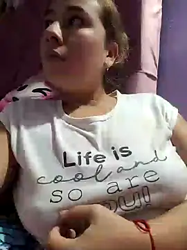 Snapshot of selena_gomez2 chatting on 10, 9, 2025 selena gomez2 online show from 10, 9, 2025