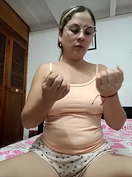 Snapshot of selena_gomez2 chatting on 28, 2, 2026 selena gomez2 online show from 28, 2, 2026