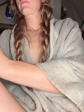 GoldenFlameGoddess online show from 3, 11, 2025