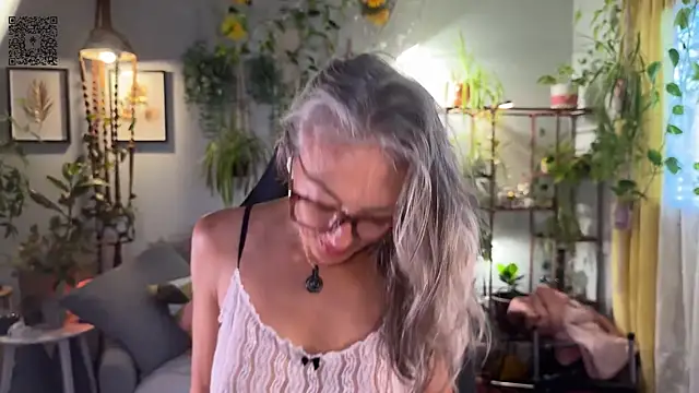 sunniedayz  online show from 16, 9, 2025