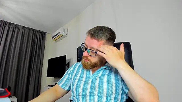 Findom guy online show from 13, 4, 2026