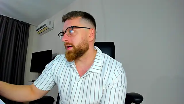 Findom guy online show from 14, 4, 2026