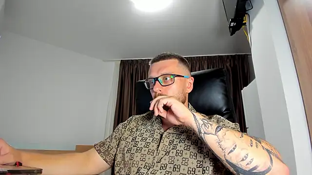 Snapshot of Findom_guy chatting on 18, 7, 2026 Findom guy online show from 18, 7, 2026