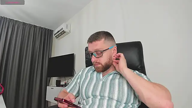 Findom guy online show from 13, 1, 2026