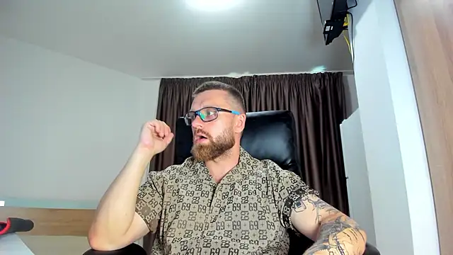 Snapshot of Findom_guy chatting on 12, 7, 2026 Findom guy online show from 12, 7, 2026