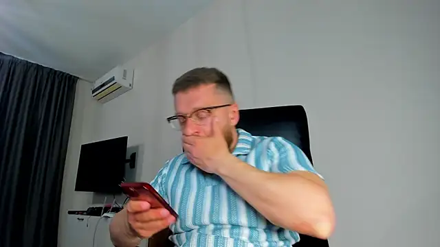 Findom guy online show from 29, 4, 2026