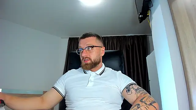 Snapshot of Findom_guy chatting on 8, 7, 2026 Findom guy online show from 8, 7, 2026