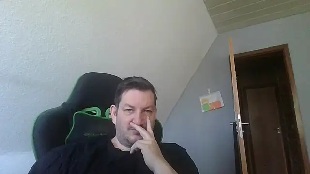 Snapshot of Golffahrer1982 chatting on 20, 3, 2026 Golffahrer1982 online show from 20, 3, 2026