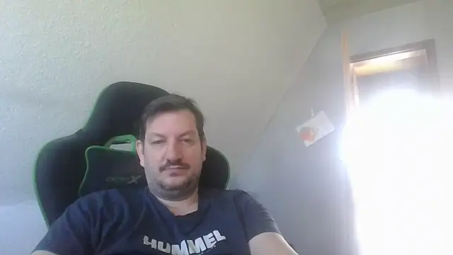 Snapshot of Golffahrer1982 chatting on 9, 4, 2026 Golffahrer1982 online show from 9, 4, 2026