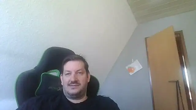 Snapshot of Golffahrer1982 chatting on 6, 4, 2026 Golffahrer1982 online show from 6, 4, 2026