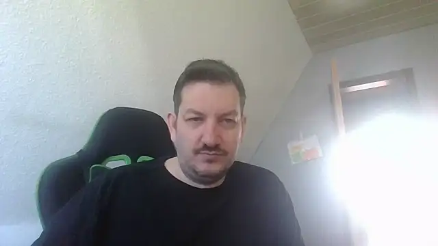 Snapshot of Golffahrer1982 chatting on 9, 3, 2026 Golffahrer1982 online show from 9, 3, 2026